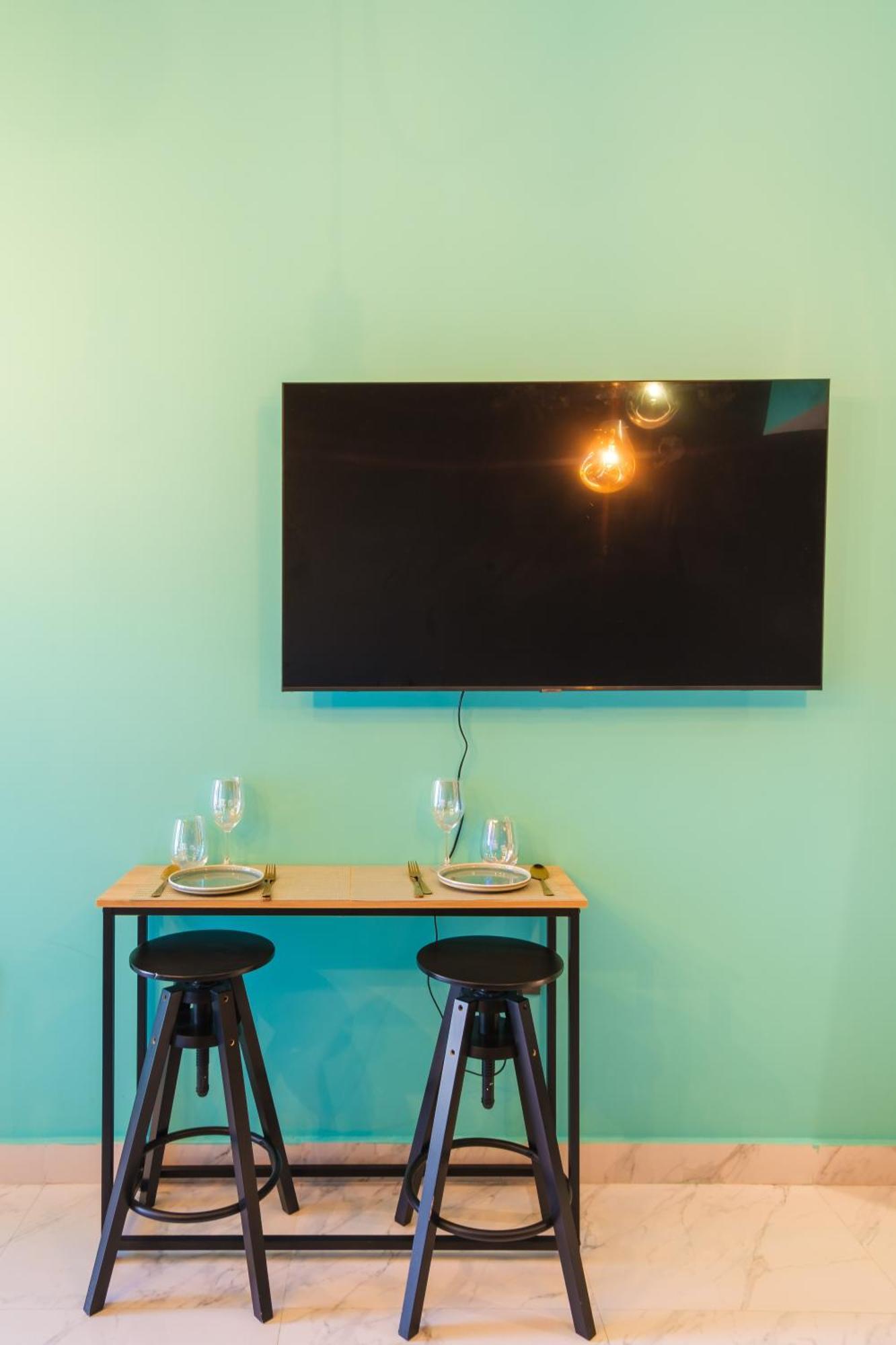 Industrial Chic Retreat Apartment Al Qurayyah Bagian luar foto
