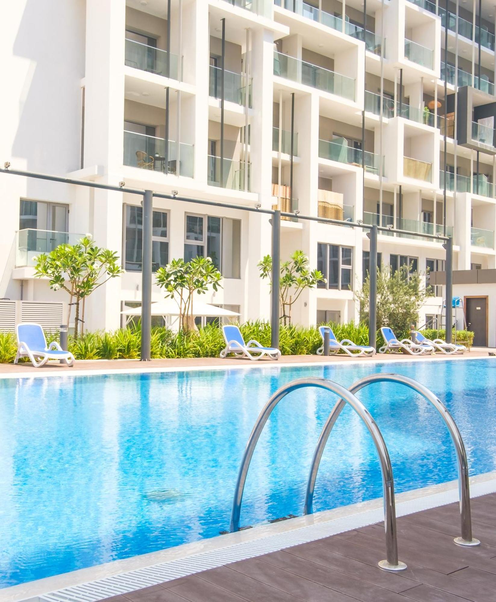 Industrial Chic Retreat Apartment Al Qurayyah Bagian luar foto