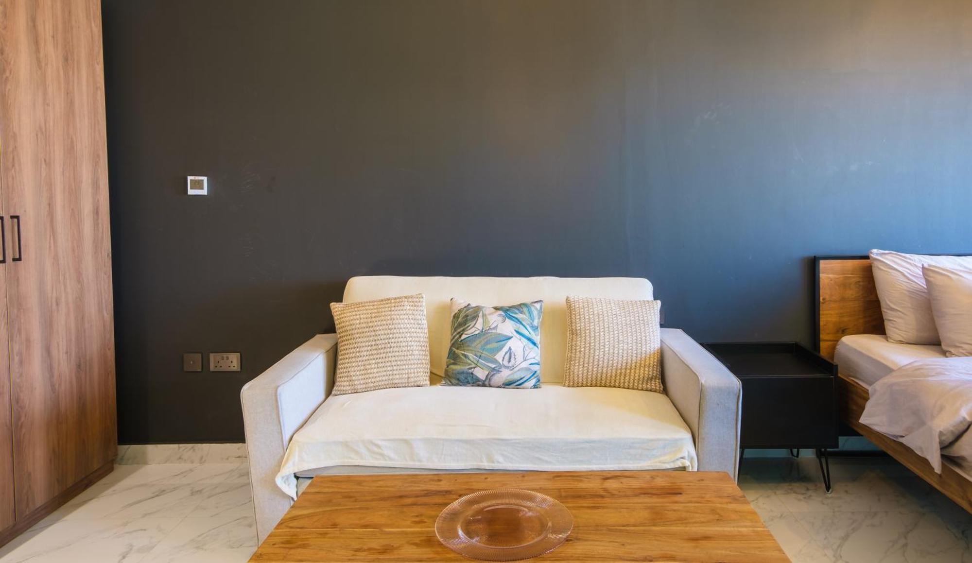 Industrial Chic Retreat Apartment Al Qurayyah Bagian luar foto